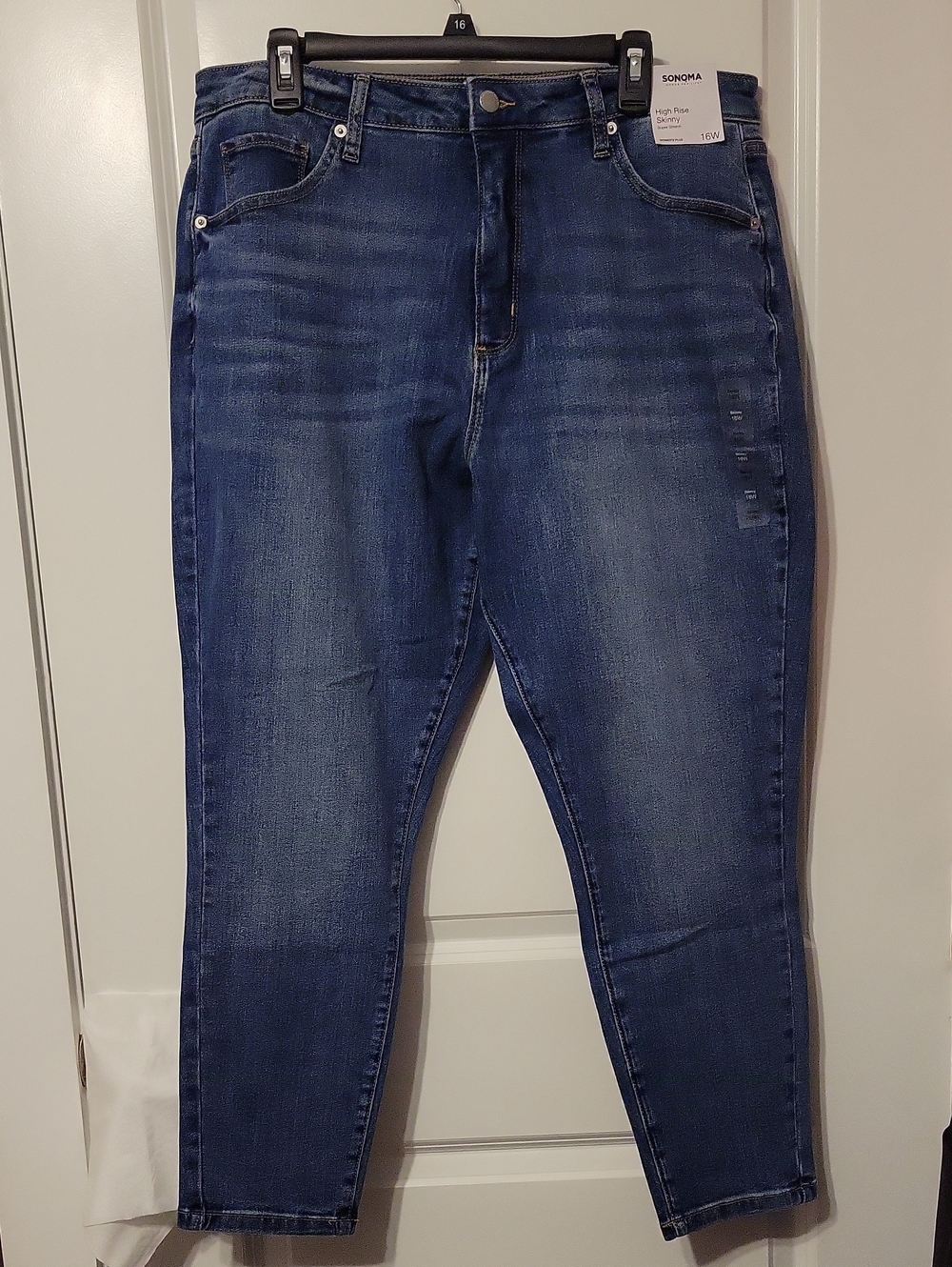 Sonoma Women's High Rise Skinny Jeans. 16W, Medium Wash. NWT.